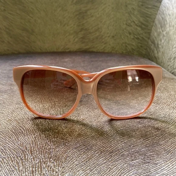 RARE Vintage Emmanuelle Khanh Paris Sunglasses VINTAGE EMMANUELLE KHANH TRANSLUCENT OVERSIZED FRANCE  main image 4
